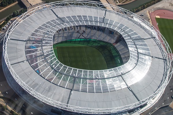 20 Minute Football Stadium Helicopter Tour and Bubbly for One