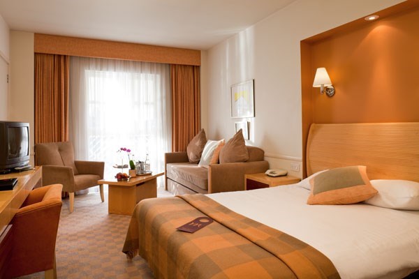 One Night Break with Dinner at Mercure London Staines Hotel for Two One Night Break with Dinner at Mercure London Staines Hotel for Two