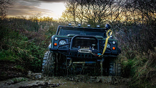 Land Rover Defender Off Road Driving Experience – Special Offer