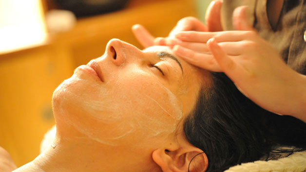Afternoon Indulgence for One with 25 Minute Spa Treatment at New Park Manor