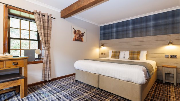 Overnight Winter Stay in Loch Lomond, Scotland with Breakfast at the Village Inn for Two picture