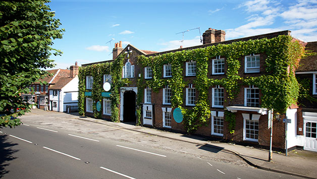 Luxury One Night Stay with Dinner and Fizz for Two Luxury One Night Stay with Dinner and Fizz for Two