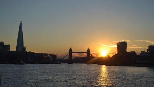 Evening Thames Cruise and a Glass of Sparkling Wine with Canapes for Two - Week Round picture