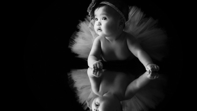 One-Hour Professional Baby Photoshoot Portrait Session at Barrett & Coe picture