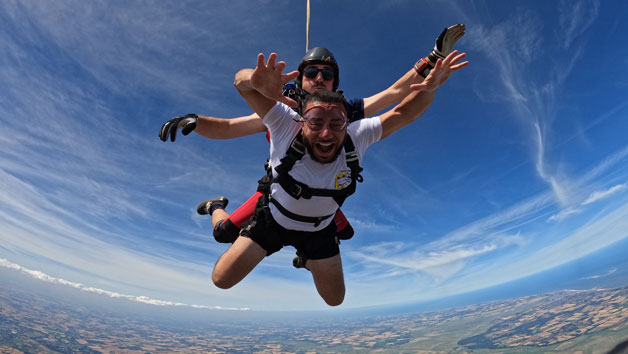 7000ft Tandem Skydive in Beccles for One