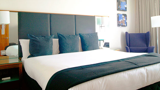 One Night Stay with Dinner and Fizz for Two at Crowne Plaza Marlow One Night Stay with Dinner and Fizz for Two at Crowne Plaza Marlow