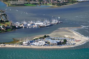 20 Minute Beaches and Bays Helicopter Tour for Two People Image 2