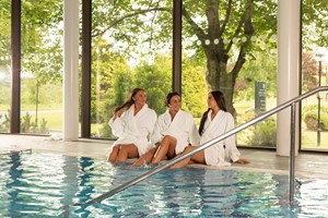 Twilight Spa Evening with Prosecco for One at a Macdonald Hotel picture