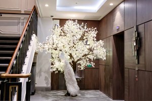 50 Minute Treatment and Afternoon Tea with Glass of Bubbly for Two at Beauty and Melody Shoreditch picture