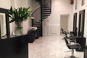 Cut and Finish at Hollands Style Council for One picture