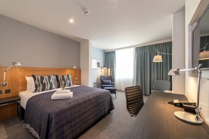 One Night Stay with Fizz at Apex City of Edinburgh Hotel picture