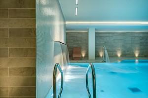 One Night Sunday Stay with Fizz and Thermae Bath Spa Access for Two at Apex City of Bath Hotel picture