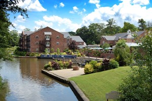Friday Cocktails and Dreams Stay for Two with Leisure Access at Lion Quays Hotel and Spa picture