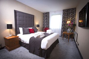 One Night Romantic Getaway for Two with Champagne at Cedar Court Hotel Bradford picture