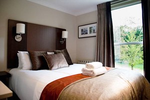 One Night Stay with Dinner and Prosecco at Hunton Park picture