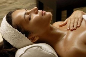 Spa Day with 110 Minute Treatment and Afternoon Tea for One at Potters Resorts Five Lakes - Weekend picture