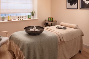 Self Care Package with 90 Minutes of Treatment at Inhale Spa for One picture