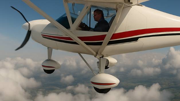 Pilot Discovery 60 Minute Microlight Flight Over Wiltshire for One with Fun Flying picture