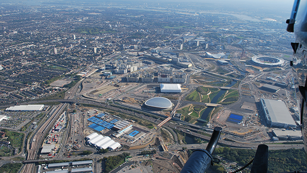 30 Minute Helicopter Ride for Two Over London Image 4