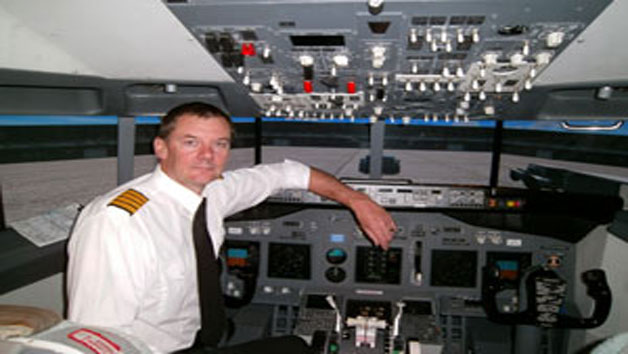 120 Minute Boeing 737 Simulator Flight in Bedfordshire Image 3