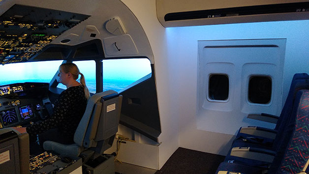 One Hour Boeing 737 Flight Simulator Experience for One in Newcastle-Upon-Tyne Image 3