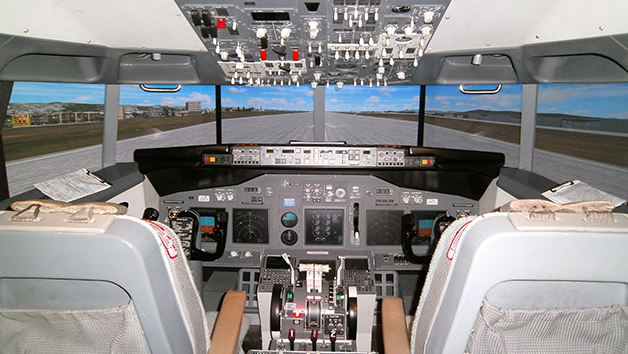 One Hour Boeing 737 Simulator Flight in Bedfordshire for One Person Image 2