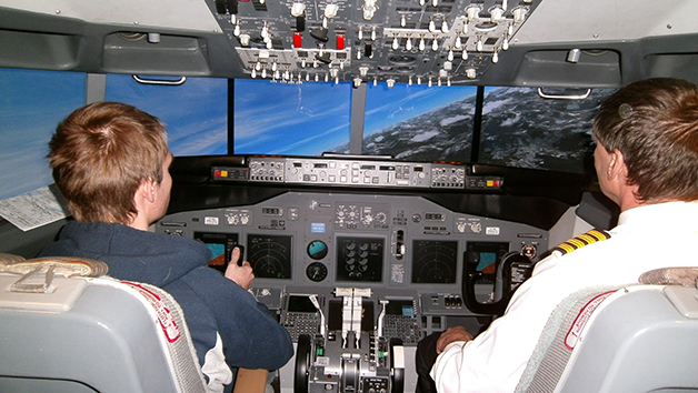 One Hour Boeing 737 Simulator Flight in Bedfordshire for One Person Image 5