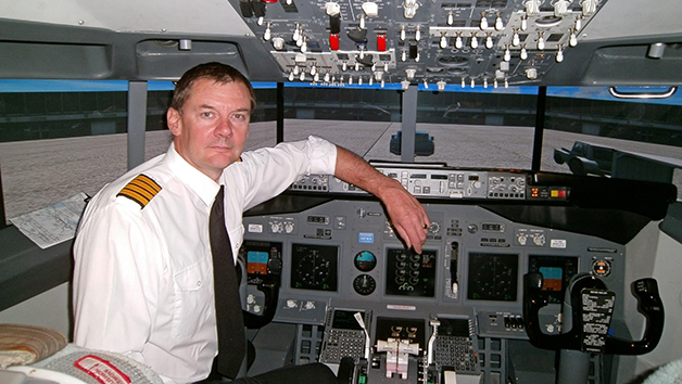 One Hour Boeing 737 Simulator Flight in Bedfordshire for One Person Image 3