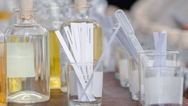 100ml Bespoke Perfume Making Experience with Prosecco at The Perfume Studio for Two picture