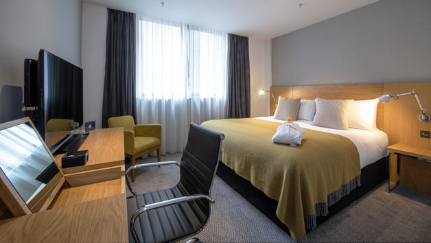 One Night Sunday Stay for Two with Fizz at Apex City of London Hotel picture