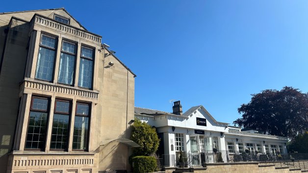 Overnight Stay with Fizz at Gomersal Park Hotel and Spa for Two picture
