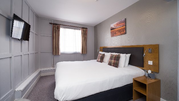 Overnight Summer Stay with Breakfast at Ye Olde Griffin for Two picture