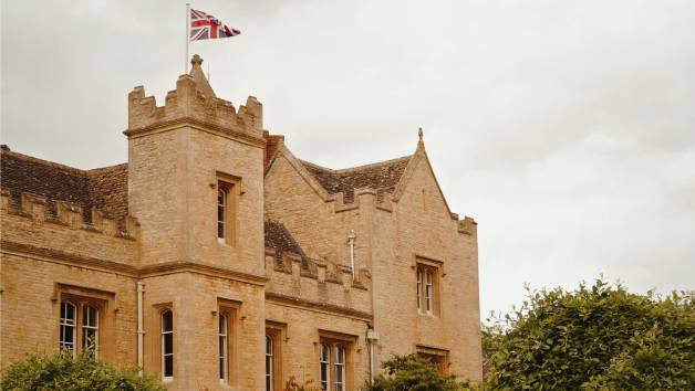 Overnight Oxfordshire Stay with Breakfast and Dinner for Two at 4* Weston Manor picture