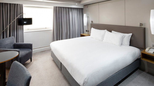 Overnight Stay with a Cocktail and Breakfast at Crowne Plaza Harrogate for Two picture