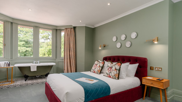 Overnight Stay with Gin Making and Prosecco for Two at Springbank Manor and Distillery picture