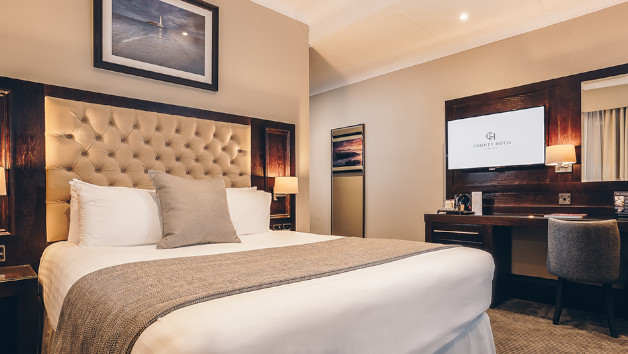 Two Night Escape with Dinner for Two picture