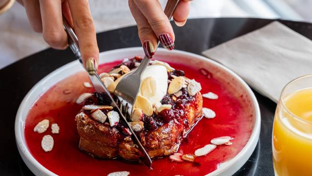 Weekend Two Night Stay with Welcome Drink and Breakfast at Marriot Victoria & Albert Hotel for Two picture