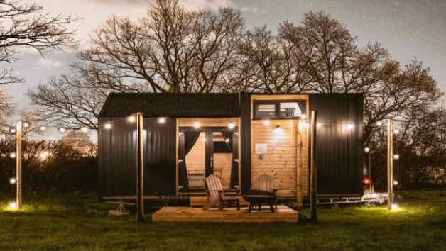 Field View Dog Friendly Two Night Weekday Cabin Stay with Tiny Away for Two picture