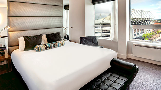 Overnight Stay and a Bottle of Bubbly at Sandman Signature Hotel Image 1