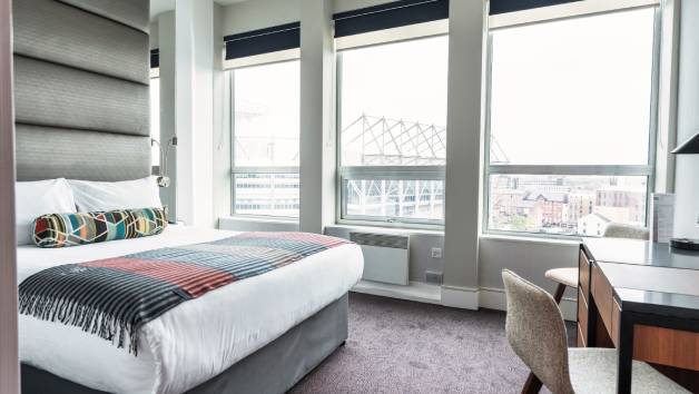 Two Night Stay with a Bottle of Bubbly at Sandman Signature Hotel for Two picture
