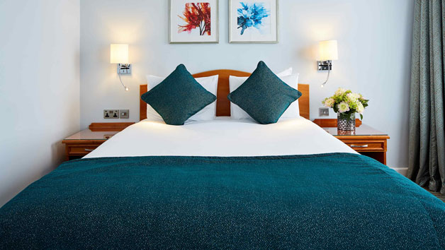 Devil Wears Prada Theatre Tickets with Central London Hotel Stay for Two Image 2