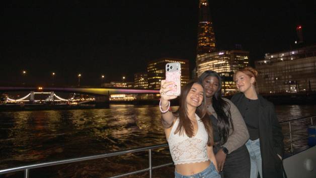 Thames Jazz Cruise for Two with Three Course Dinner and Fizz picture