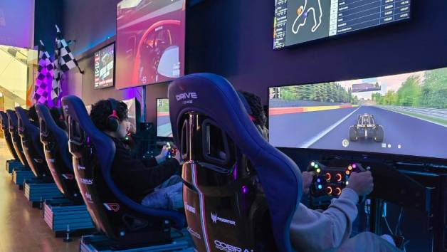 Pro SIM Racing Session at Drive Lounge for One picture