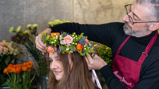 Flower Crown Workshop at Moyses Stevens Flower School for One picture