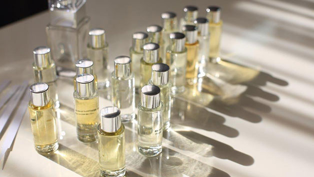 Design a Bespoke Perfume Gold Experience for One Image 5