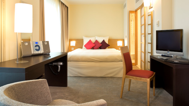 One Night Family Stay at Novotel Reading Centre picture