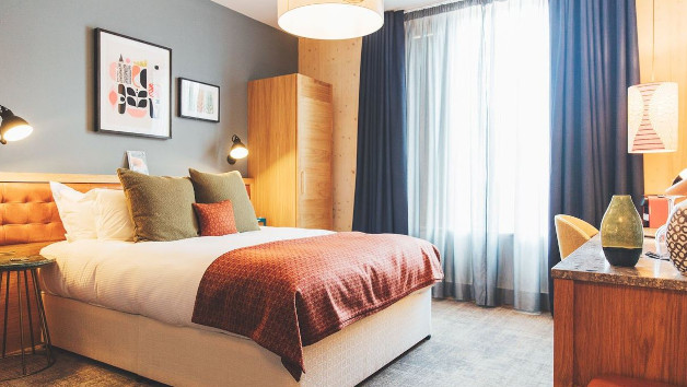 Overnight Stay with Breakfast at The Royal Foresters, Berkshire picture