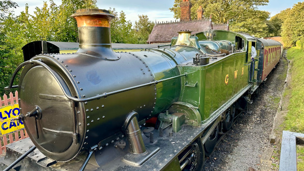 One Hour Steam Railway Ride and English Vineyard Tour for Two with Wine Tasting and Lunch picture