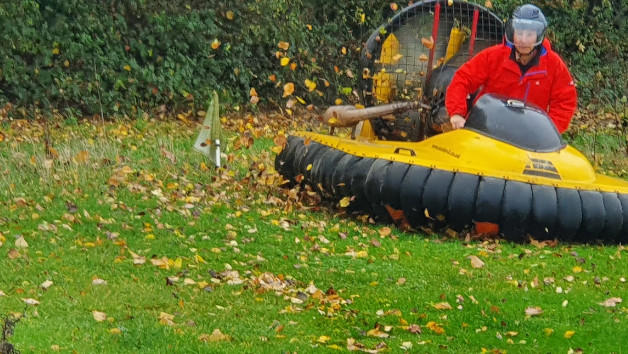 One-to-One Hovercraft Thrill picture