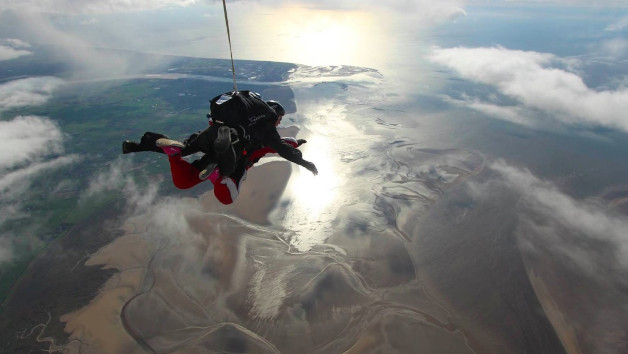 11000ft Tandem Skydive in Lancashire for One picture